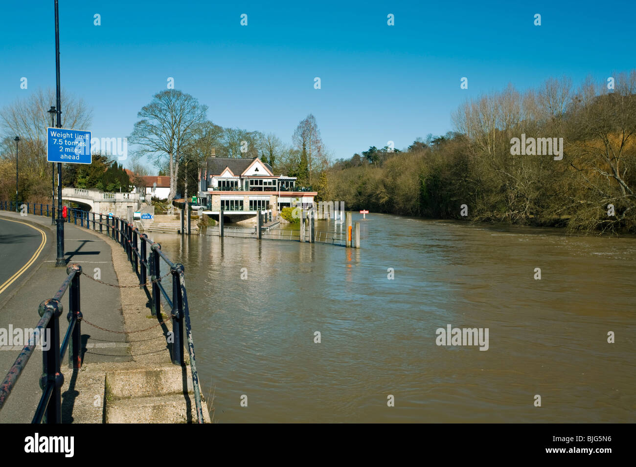 Boulter Lock und Ray Mill Insel auf der Themse in Maidenhead, Berkshire, Großbritannien Stockfoto