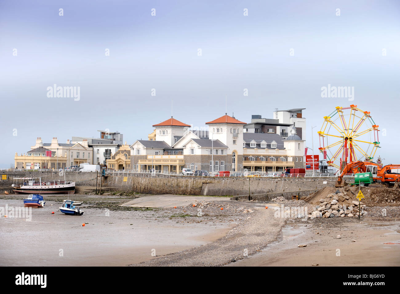 Gesamtansicht des Strandes am Weston-Super-Mare mit der neu entwickelten Knightstone Insel UK Stockfoto
