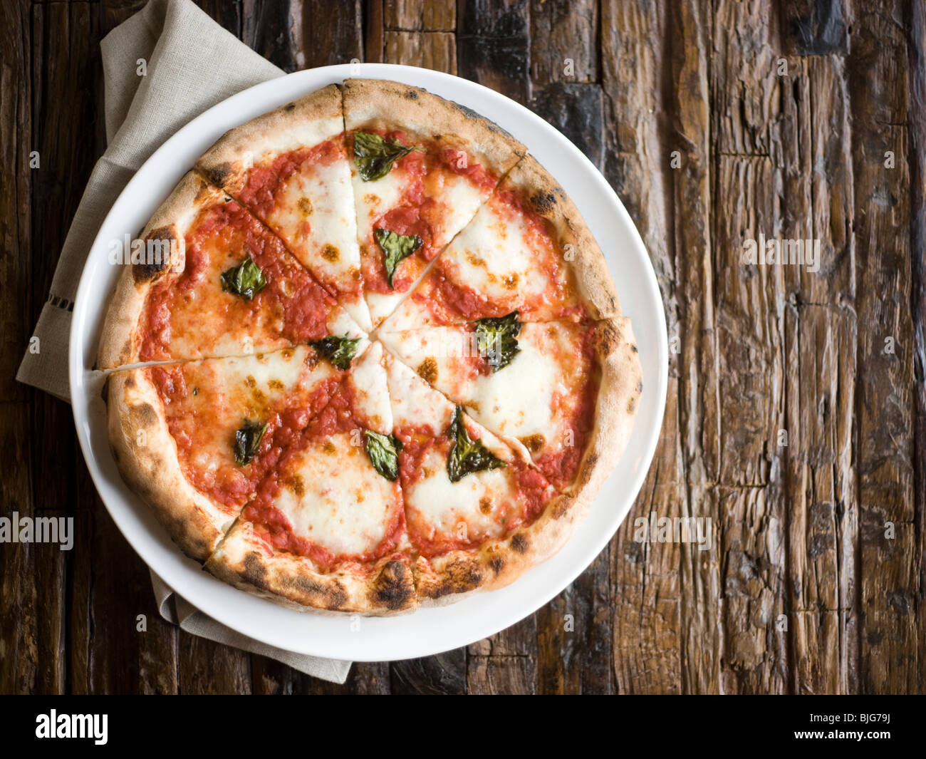 Holzofen-Käse-pizza Stockfoto