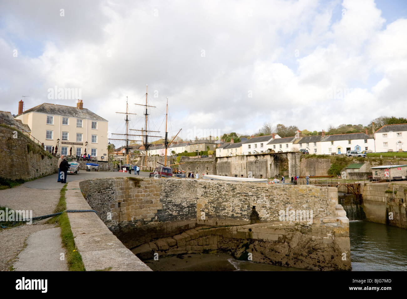 Äußeren Kai von Charlestown Harbour, mit Kaskelot, ein drei Masten Viermastbark festgemacht zu Hause port Stockfoto