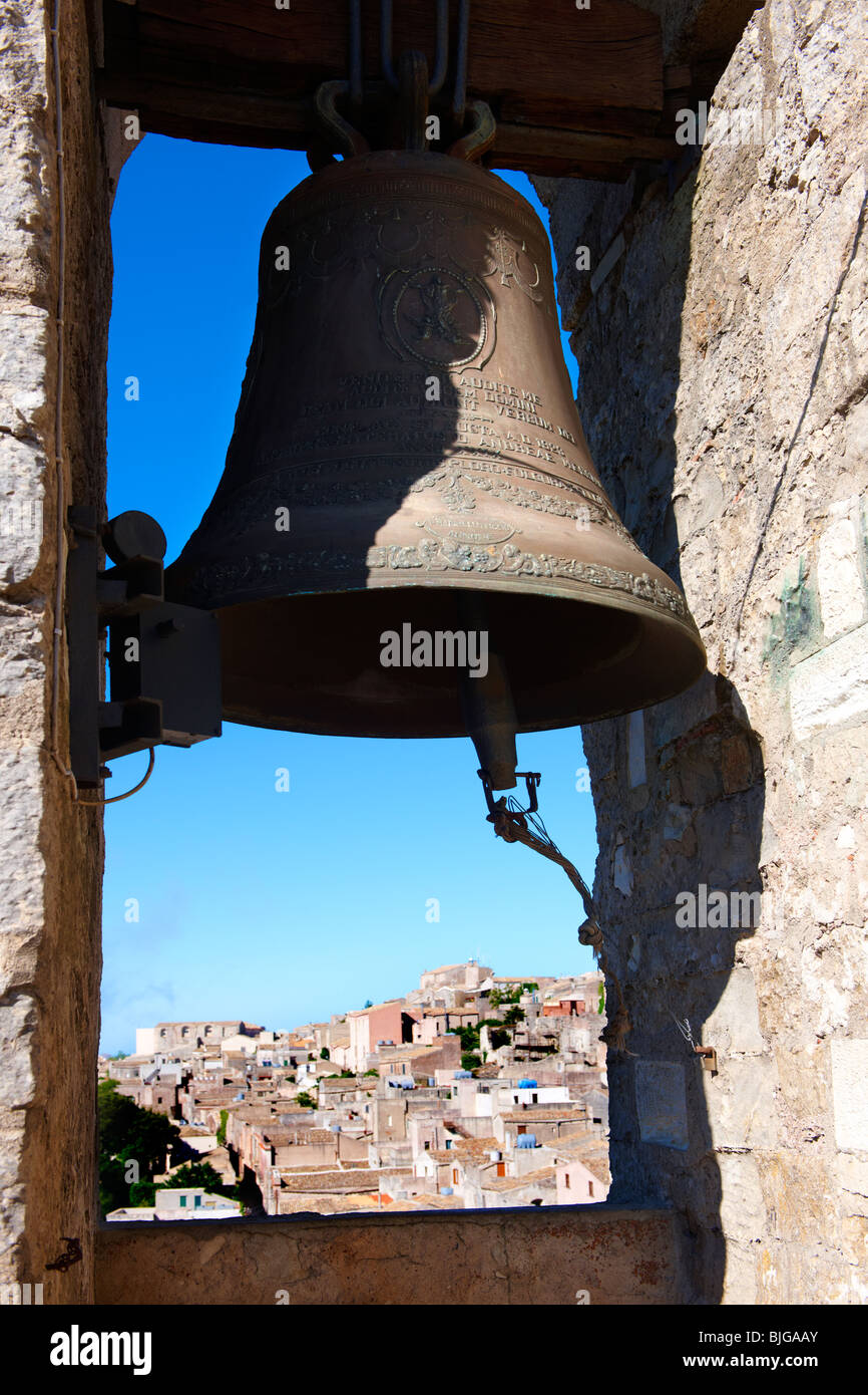 Bell von Torre de Re Frederico 2., Érice Dom [Erice Kathedrale], Sizilien stock Fotos. Stockfoto