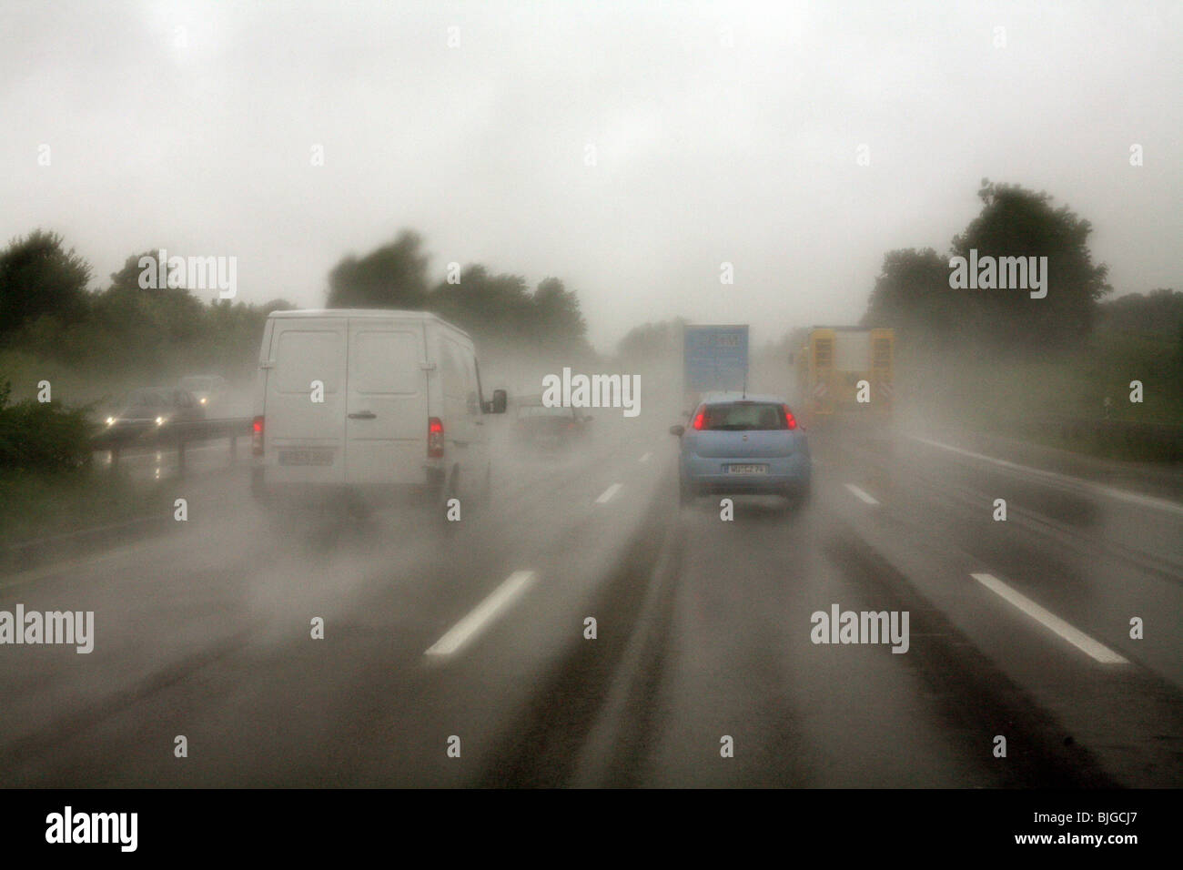 Verkehr bei schlechter Sicht, München, Bayern Stockfoto