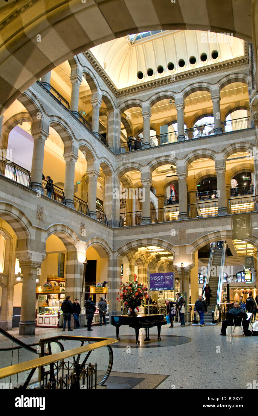 Magna Plaza Einkaufszentrum Amsterdam Niederlande (Nieuwezijds Voorburgwal) Stockfoto