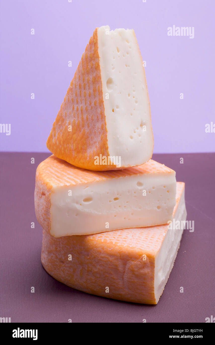 Drei Stücke von waschen-Rinde Käse- Stockfoto