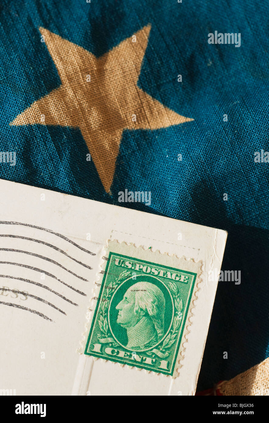 Postkarte auf amerikanische Flagge Stockfoto
