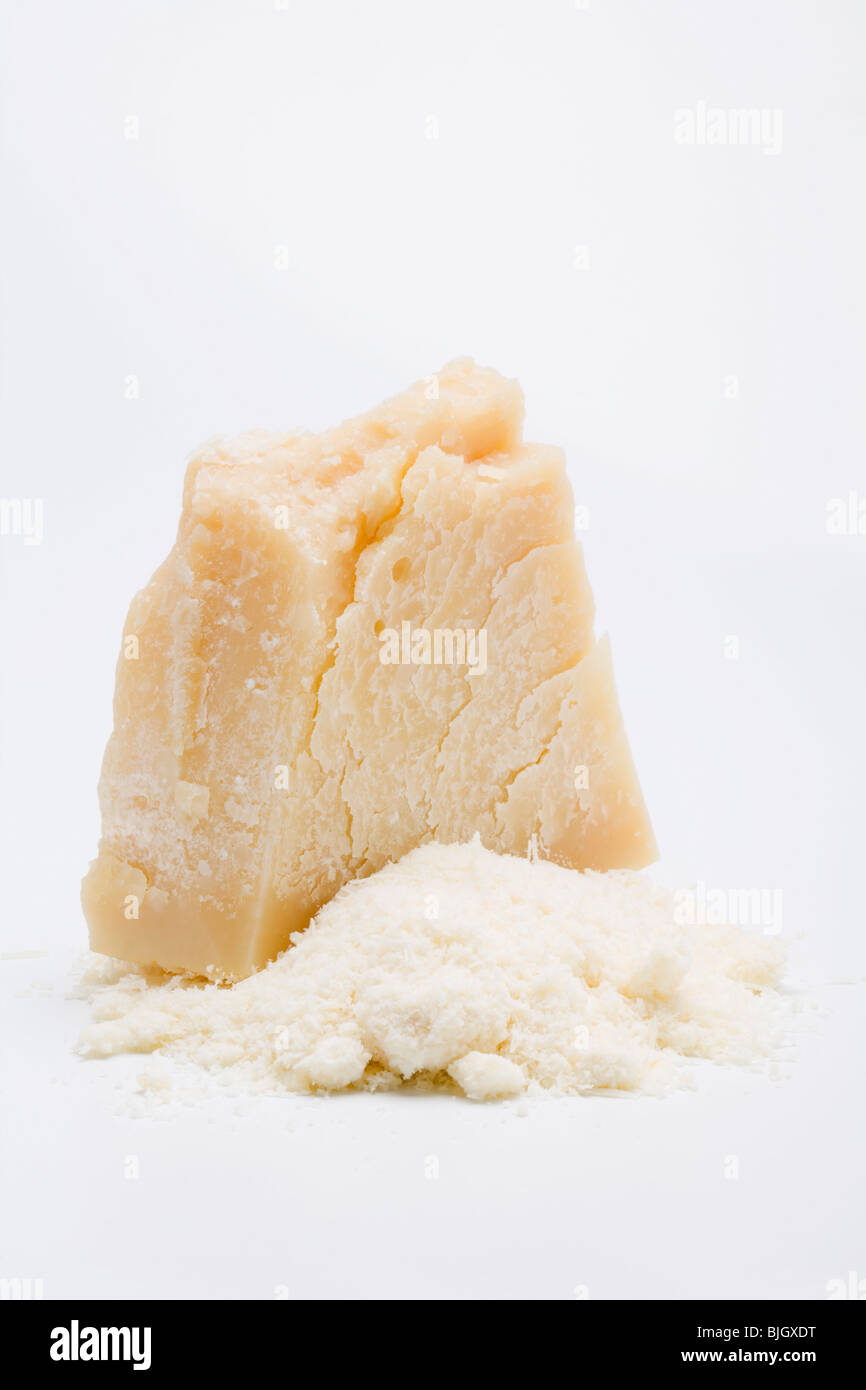 Zum Teil geriebenen Parmesan- Stockfoto