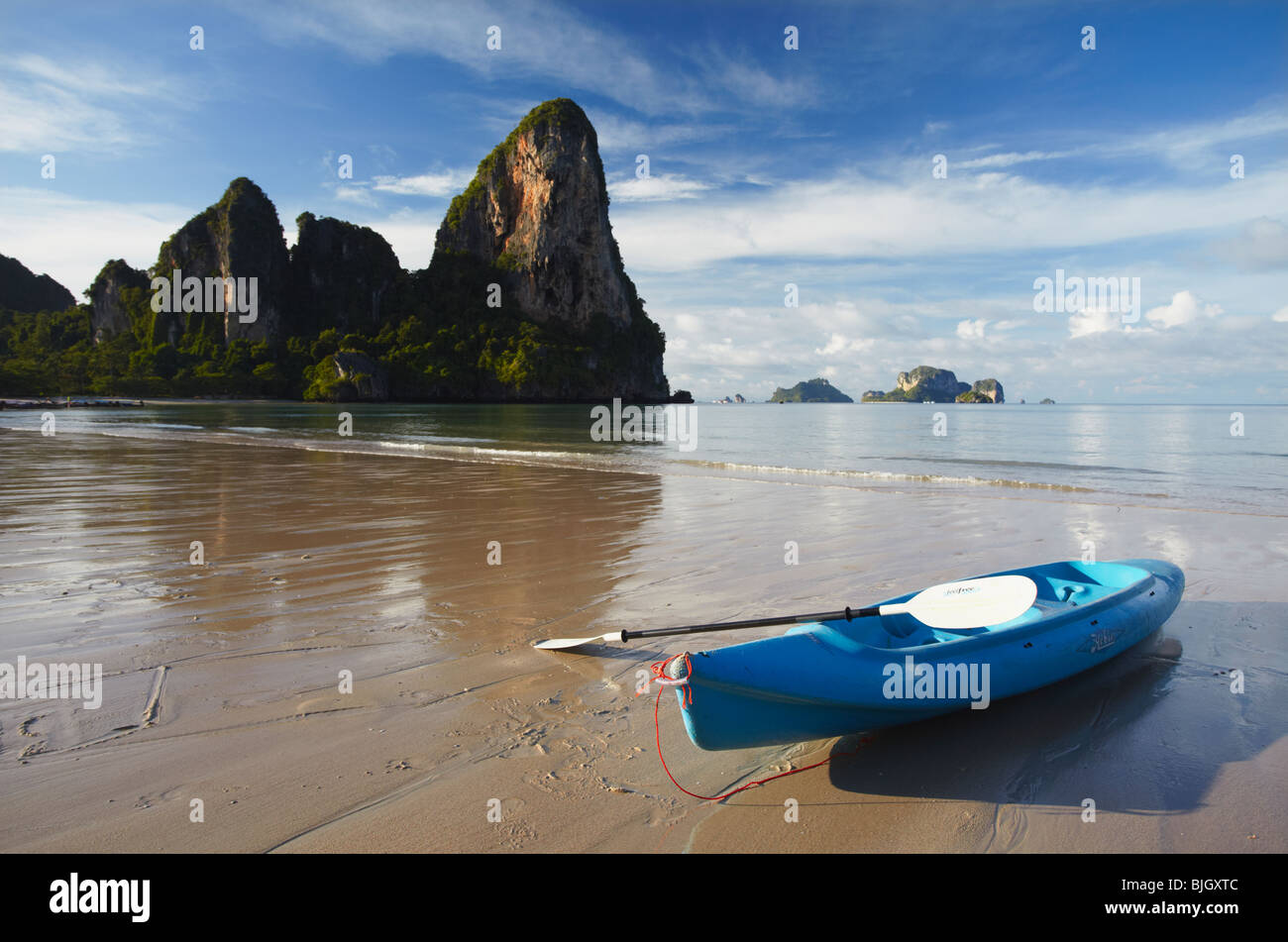 Kajak am Hut Rai Leh West Beach, Railay (Rai Leh), Provinz Krabi, Thailand Stockfoto