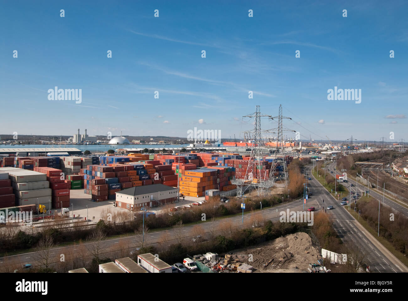 See-Container gestapelt in Southampton Container-Hafen Stockfoto