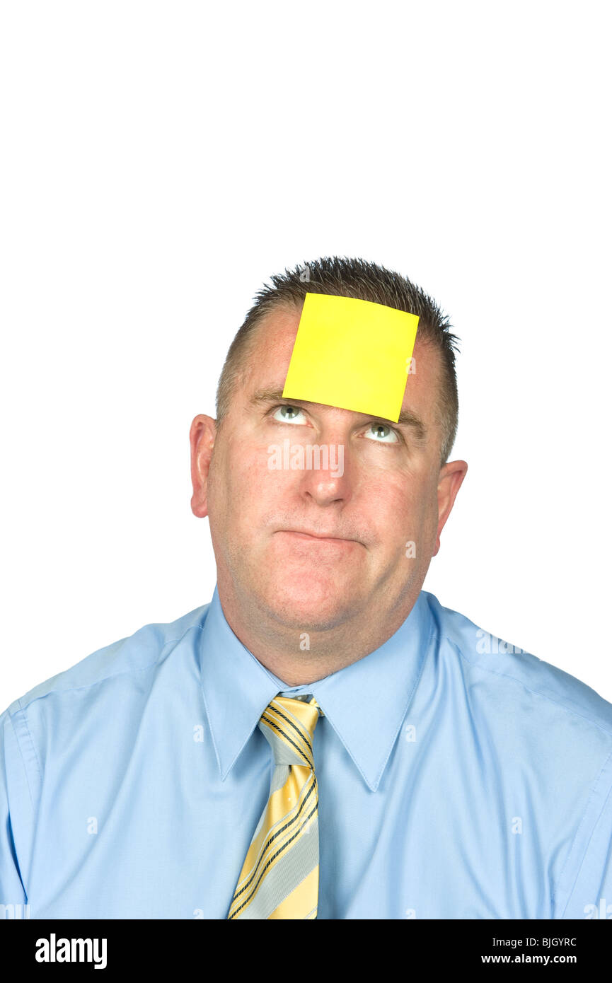 Ein Geschäftsmann mit einer Notiz auf der Stirn. Stockfoto