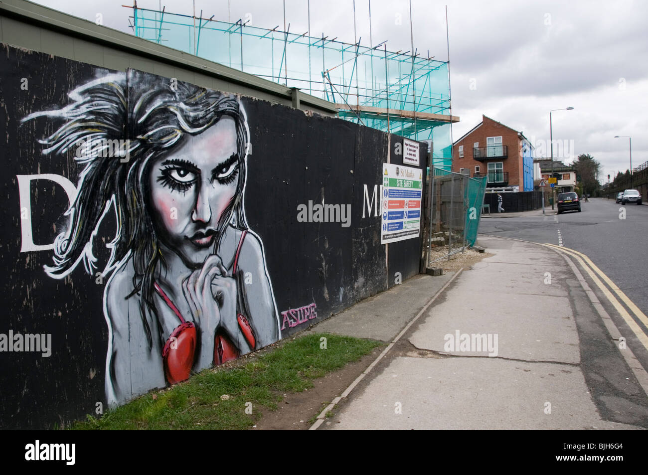 Graffiti auf einer Website Horten in Süd-London Stockfoto