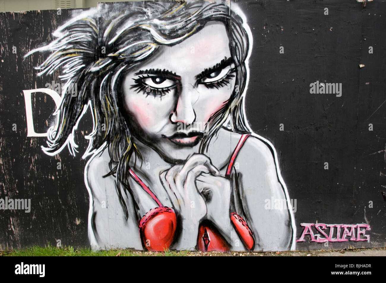Graffiti auf einer Website Horten in Süd-London Stockfoto