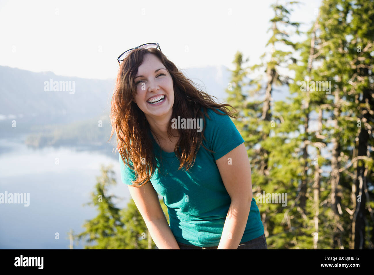 Wandern im wald -Fotos und -Bildmaterial in hoher Auflösung – Alamy
