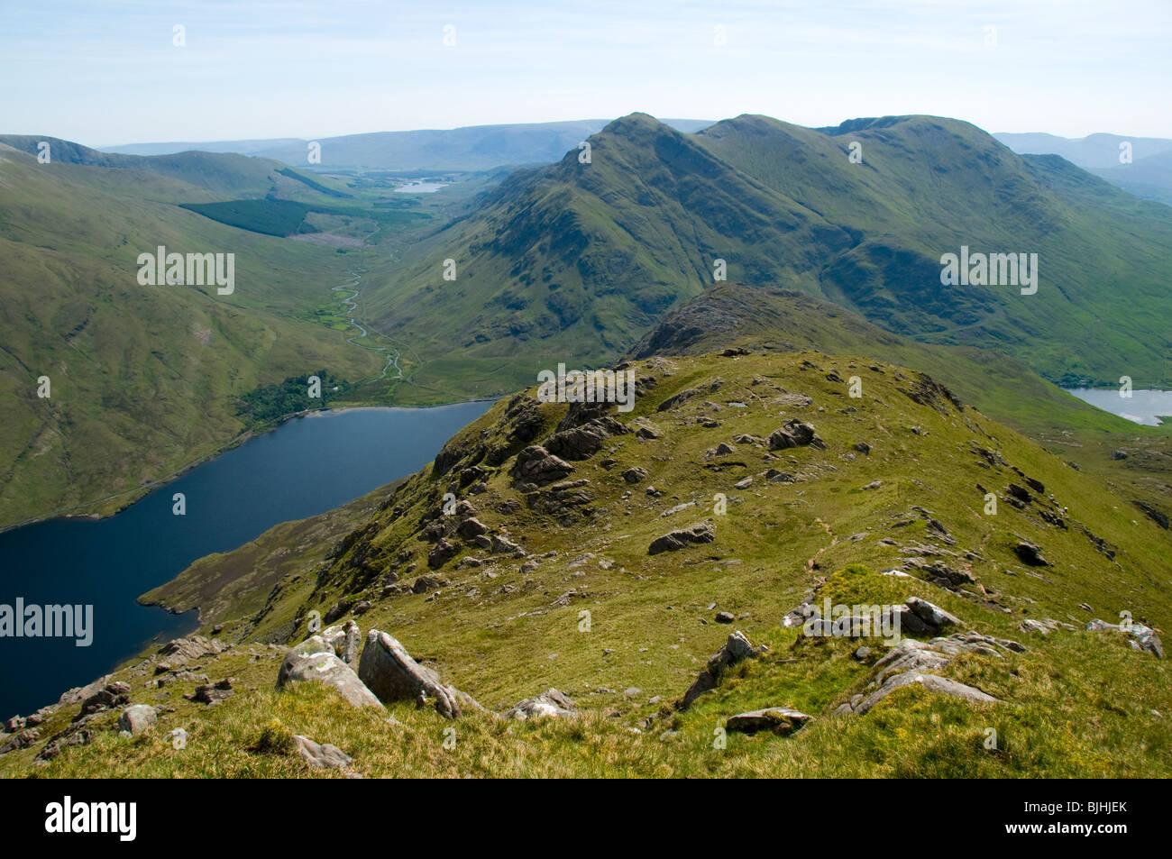 Doo Lough und Ben Gorm Hllls aus Ben Lugmore Ostgrat, Mweelrea Berg, County Mayo, Irland Stockfoto