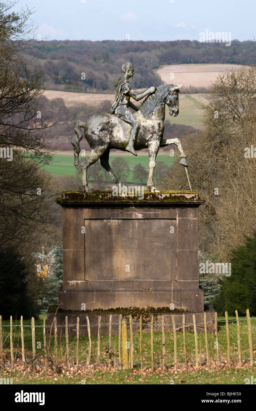 Die Statue befindet sich auf dem Gelände des West Wycombe Park, Buckinghamshire. Ein beliebter Ort für Film- und TV-Programme. Stockfoto