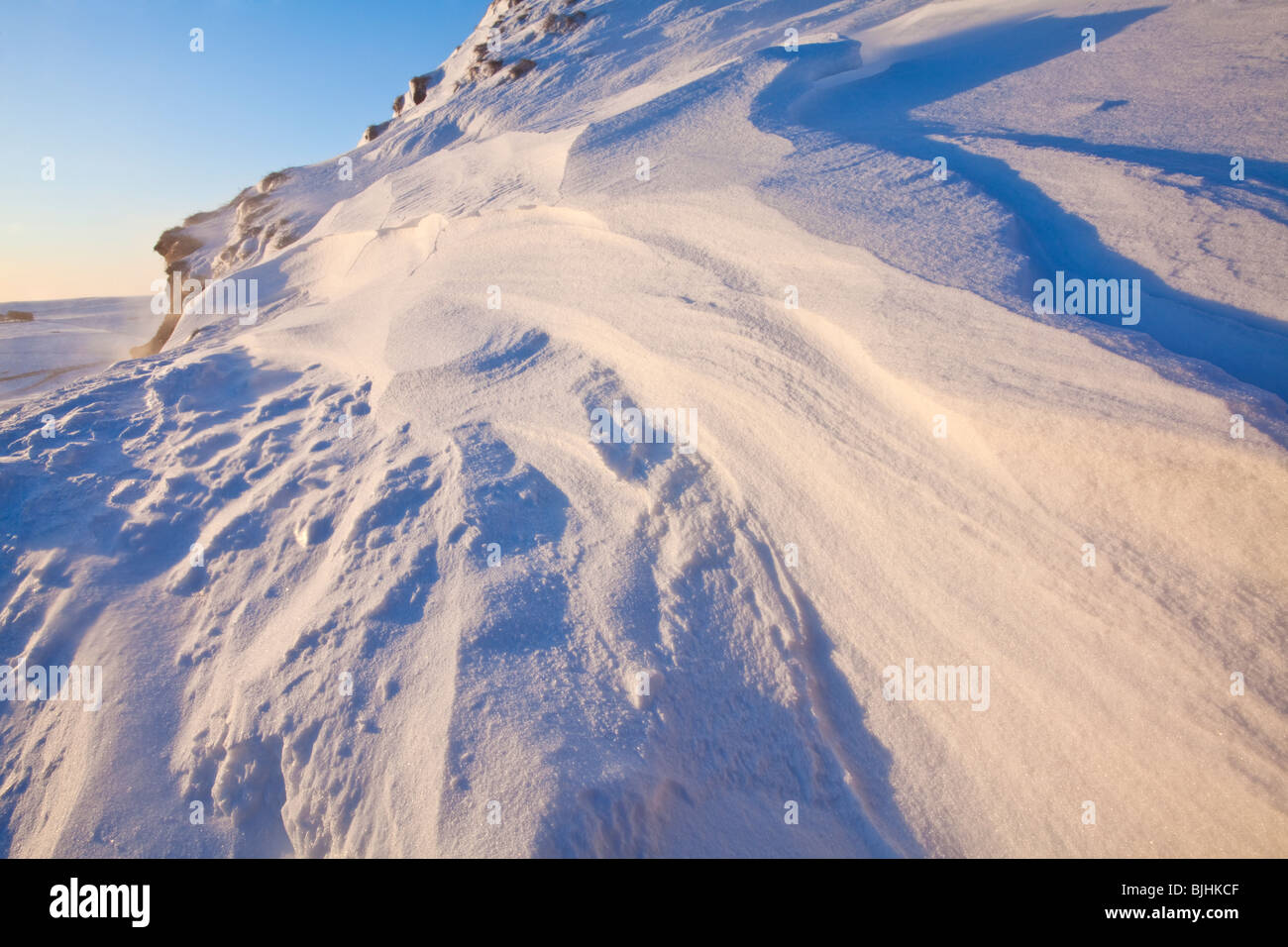 Snow Drift Formationen auf Rudge am Rushup Rand in der Peak District National Park nach schweren Winter Schneefall Stockfoto