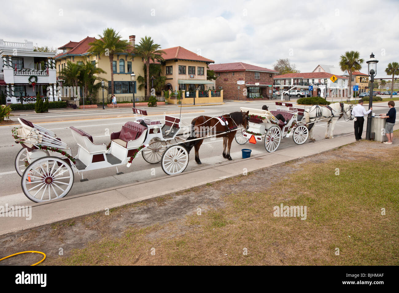 St. Augustine, FL - Jan 2009 - Reiseleiter warten auf Pferd und Wagen Kunden Highway A1A in St. Augustine, Florida Stockfoto