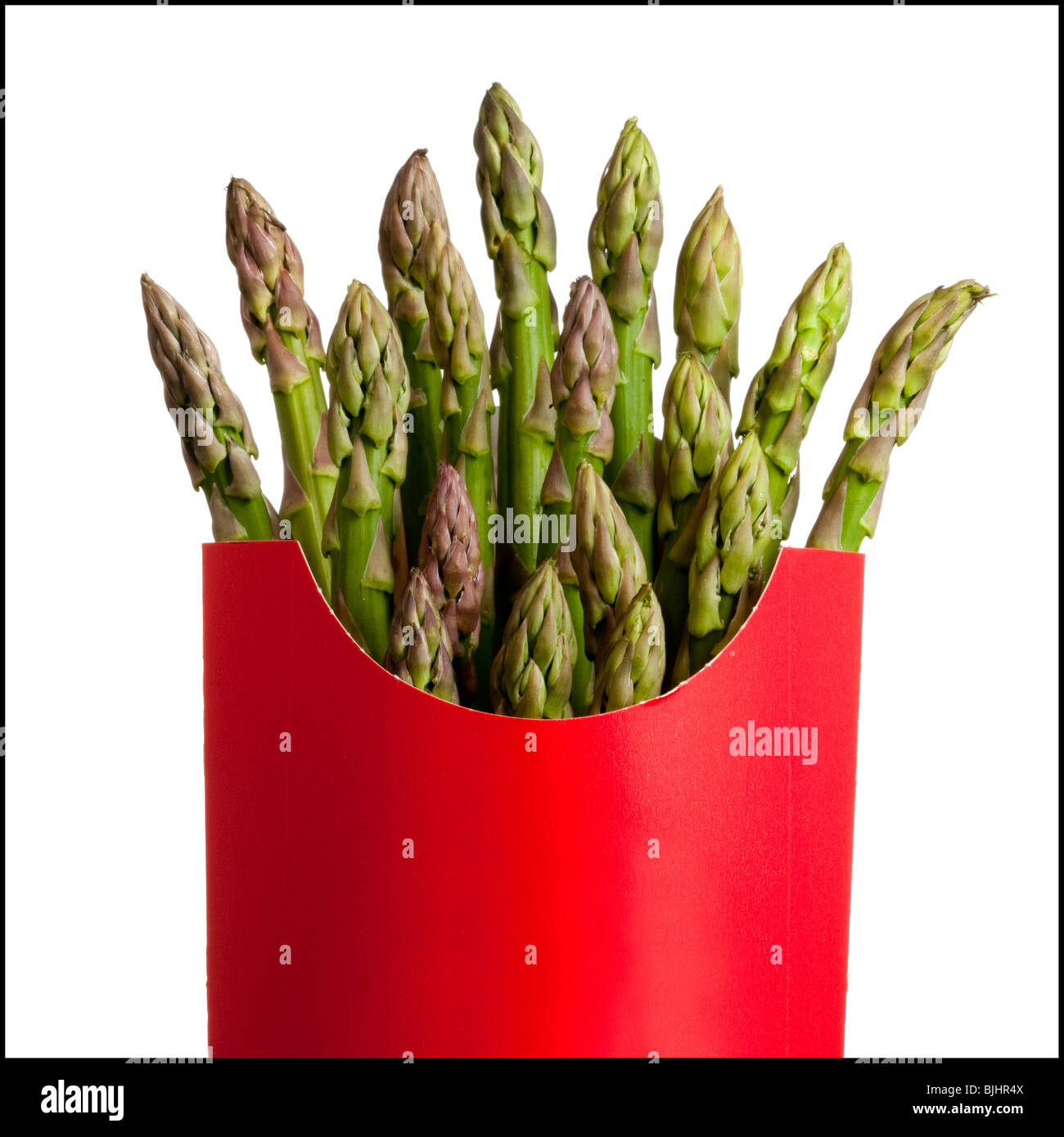Spargel in einem Pommes-frites-container Stockfoto