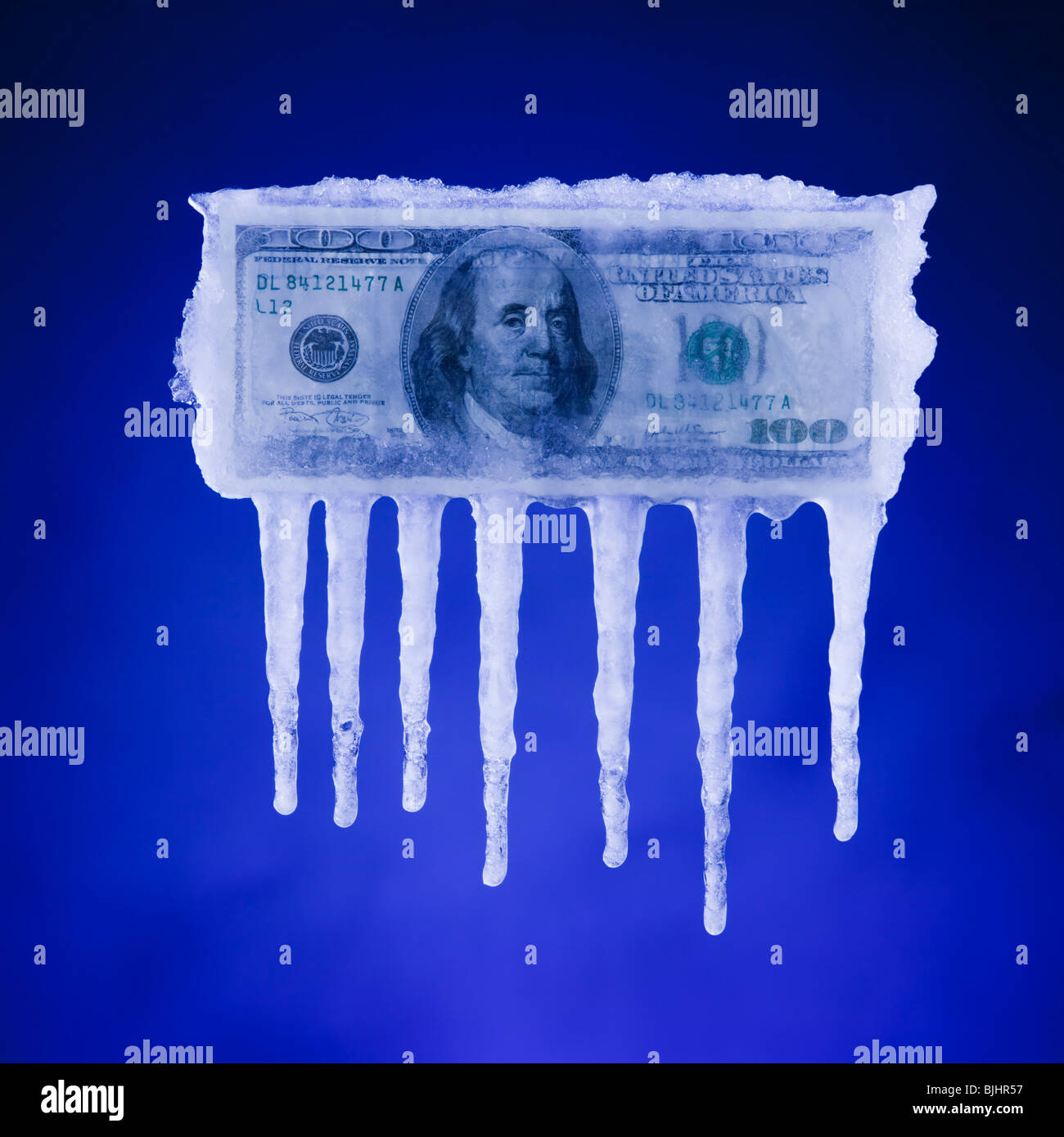 Geld mit Eis bedeckt Stockfoto