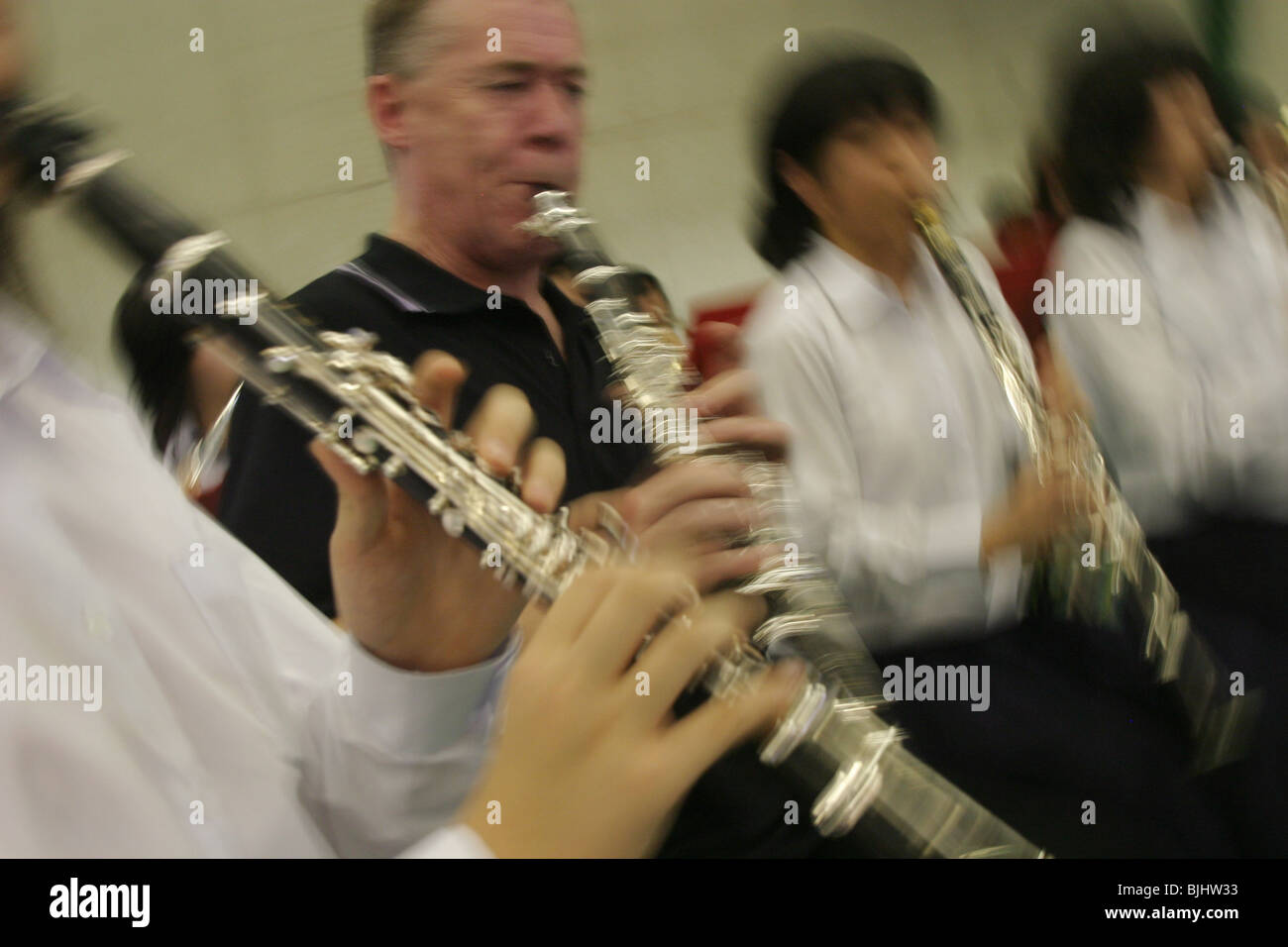 Sydney Symphony Orchestra führen ein Musik-Masterclass mit Schülerinnen und Schülern des Gymnasiums Ichioka, Osaka, Japan. Stockfoto