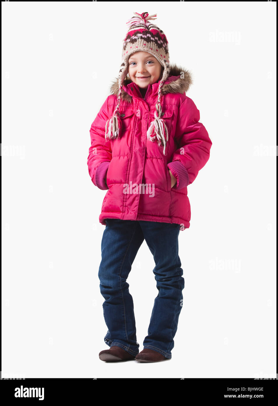 Junge Mädchen tragen Winterkleidung Stockfoto