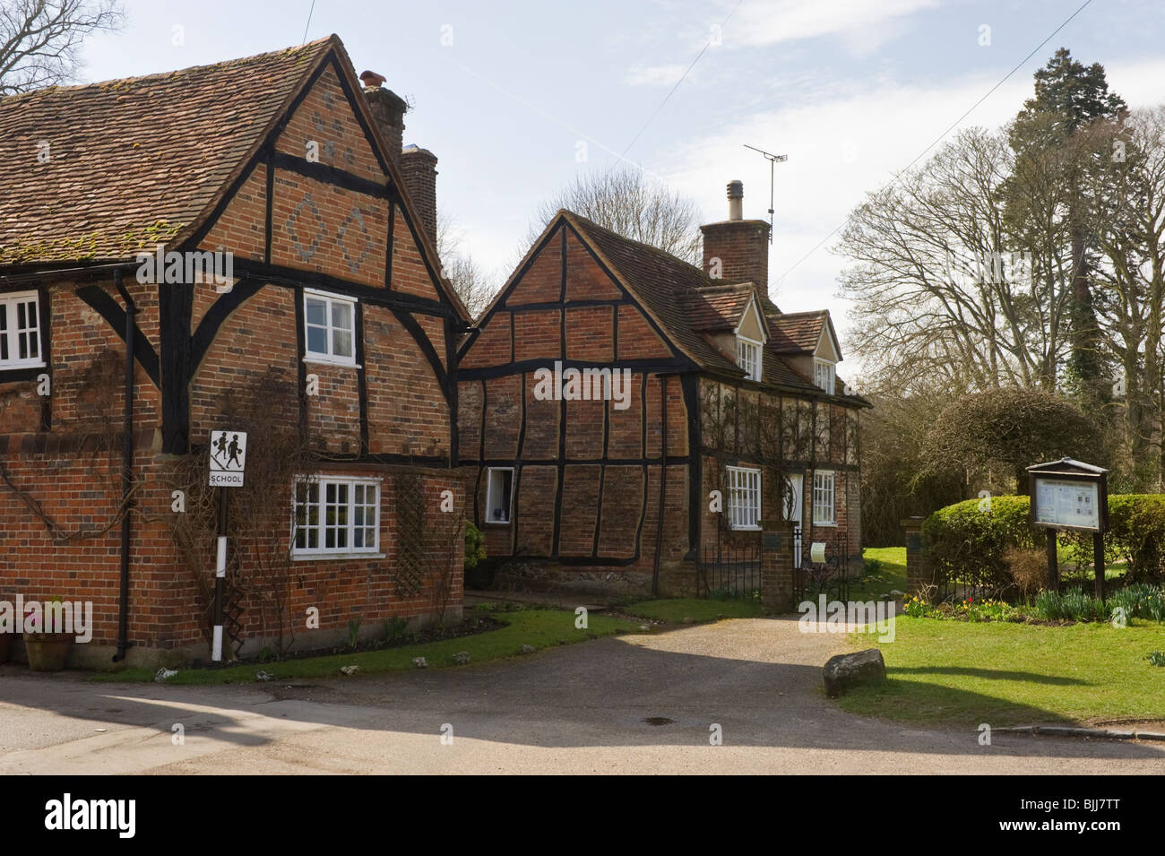 Traditionelle Periode aus rote Backstein gebaut gezimmerte Hütten in Turville Dorf Buckinghamshire UK Stockfoto