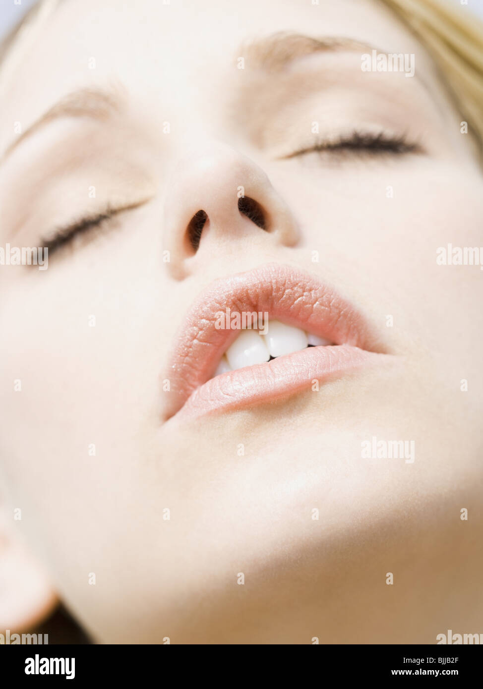 Nahaufnahme von Frau mit geschlossenen Augen Stockfoto