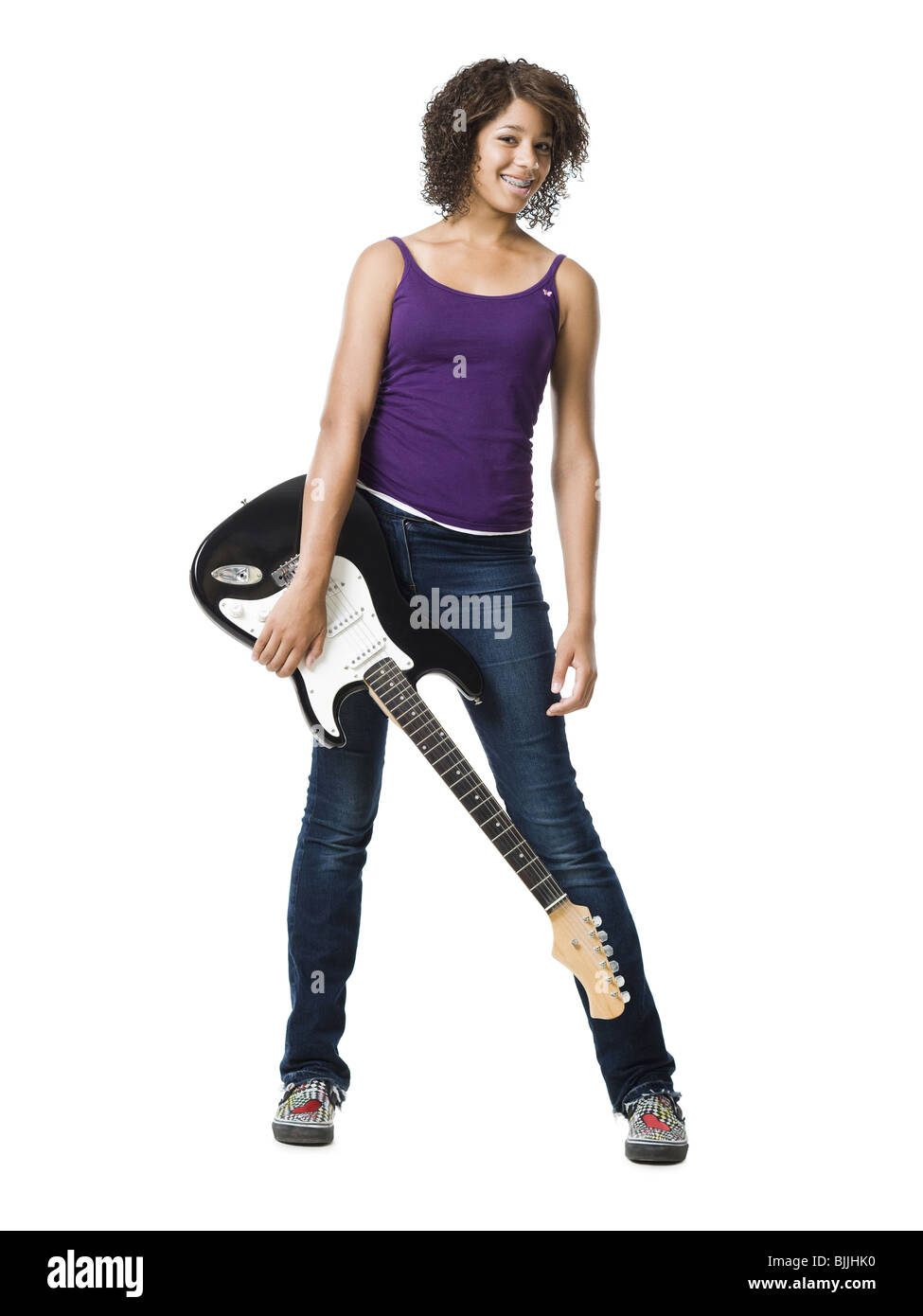 Mädchen stehen und halten e-Gitarre Stockfoto