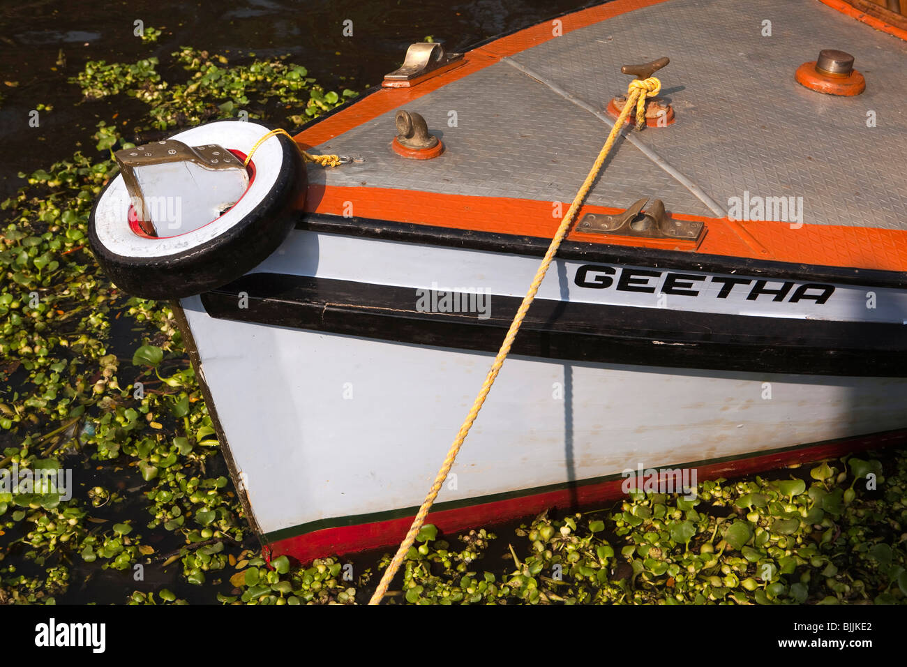 Indien, Kerala, Alappuzha (Alleppey) Nord-Kanal, Bug Geetha, kleinen Rückstau touristischen Ausflugsboot Stockfoto