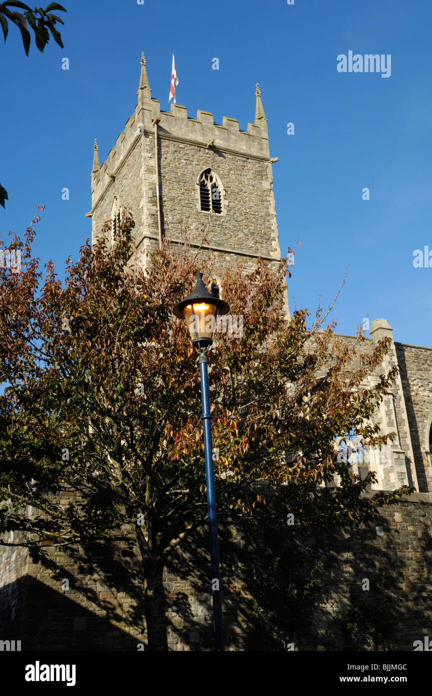 Die Ruine der St. Peter's Church im Castle Park, Bristol, England. Stockfoto