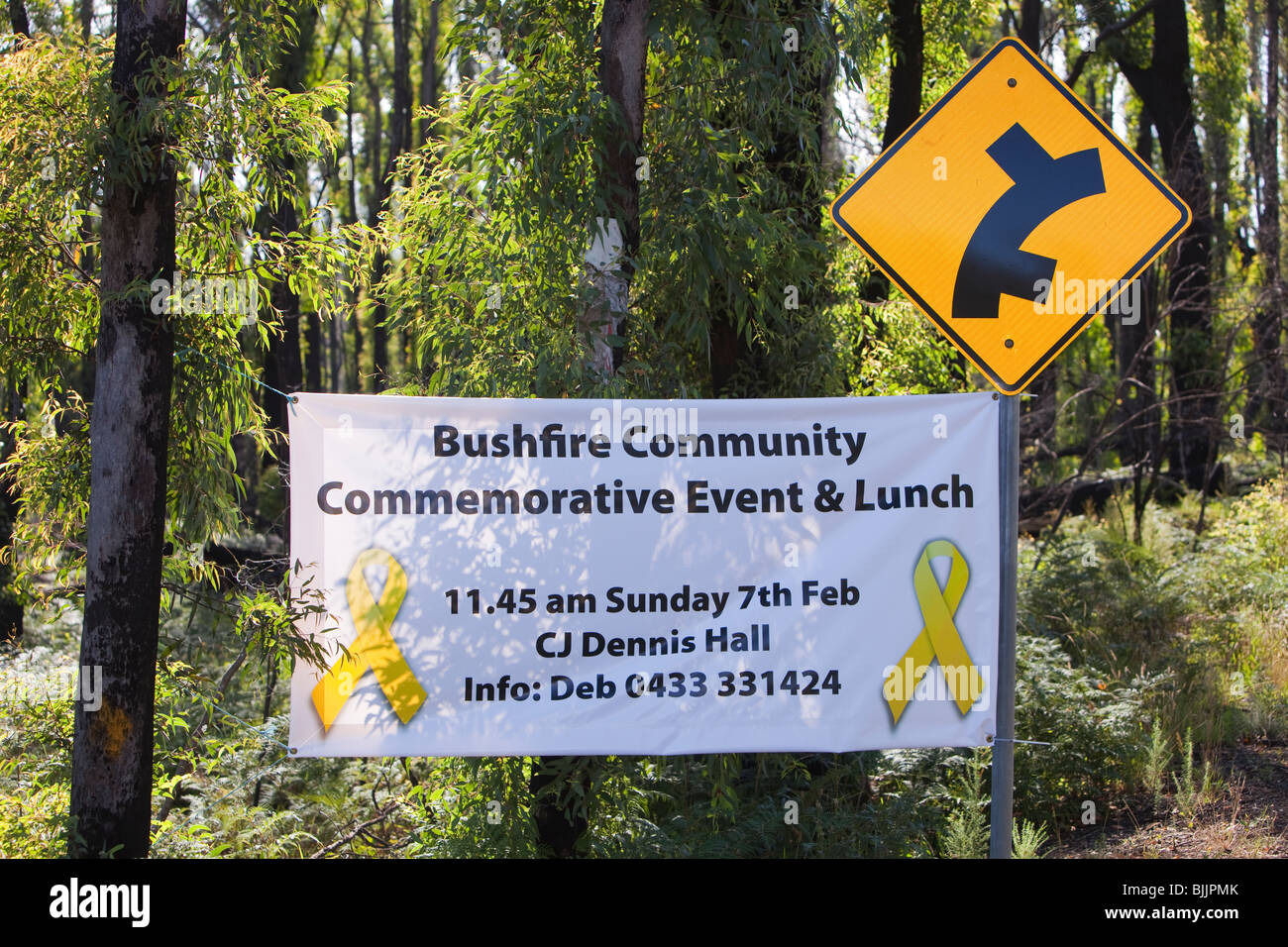 Ein Zeichen für eine Gedenkveranstaltung in der Nähe von Kinglake einer der am schlimmsten betroffenen Gemeinschaften des katastrophalen 2009 feuert australischen Busch Stockfoto