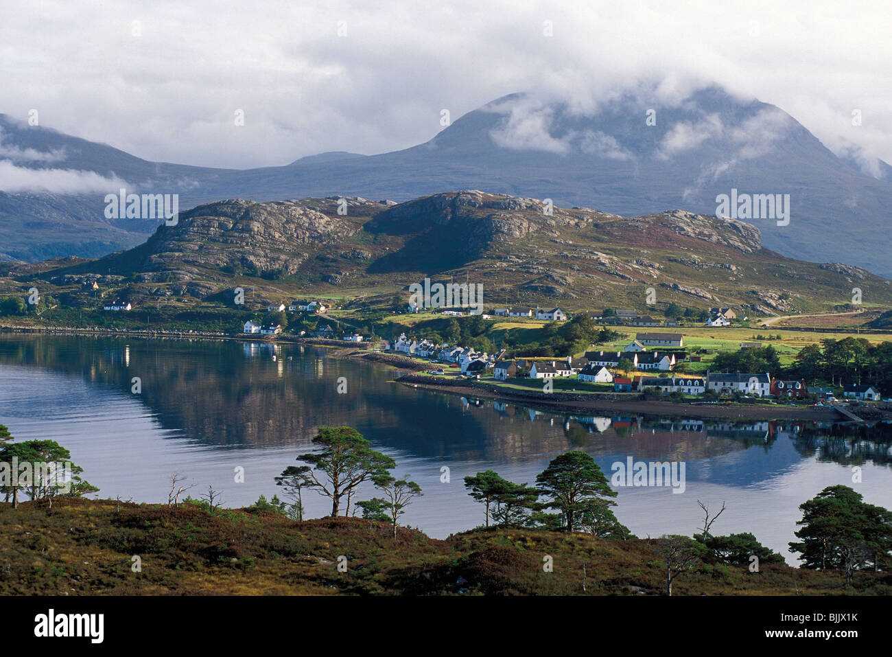 Blick auf Sheildaig und Ben Alligin Berg Loch Sheildaig Torridon Stockfoto