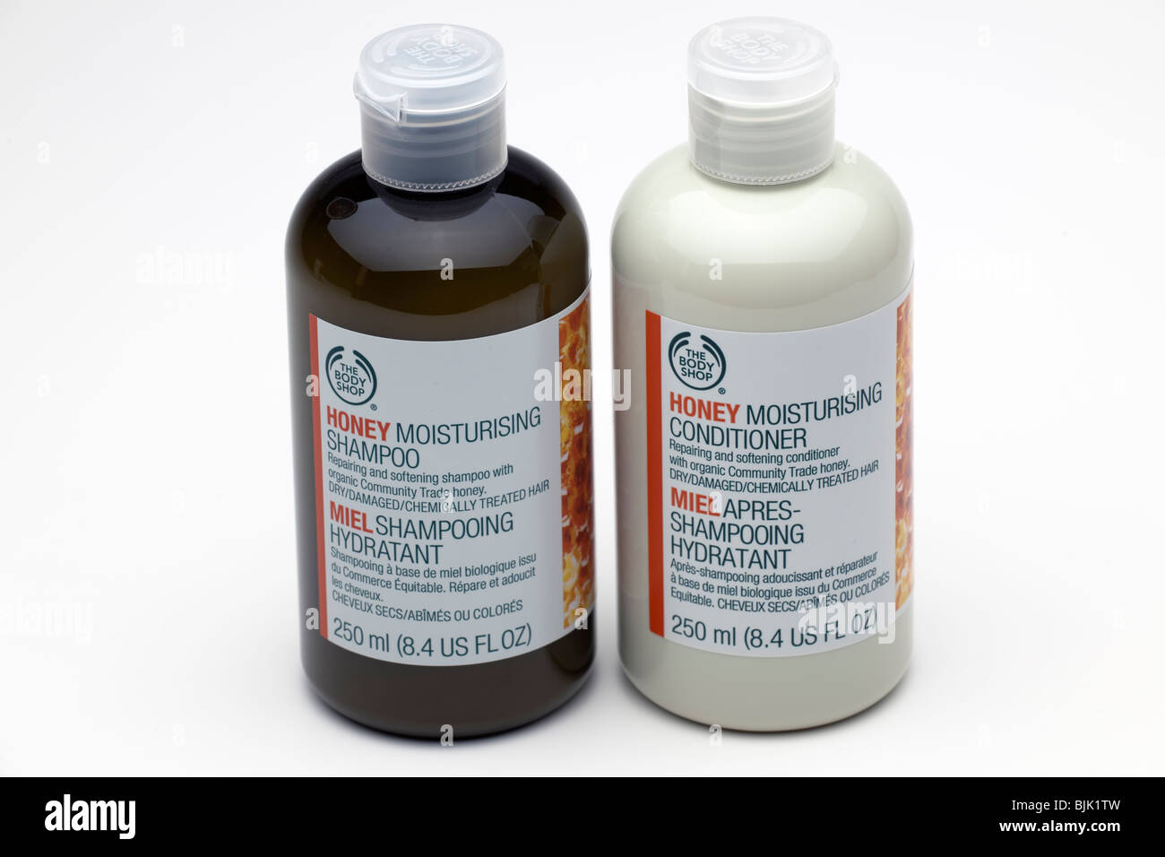 Zwei Flaschen von The Body Shop Honig feuchtigkeitsspendende Shampoo und conditioner Stockfoto