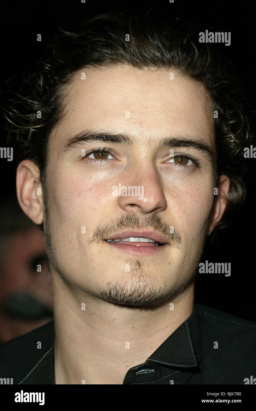 ORLANDO BLOOM Herr der Ringe: 2 Türme LA CINERAMA DOME HOLLYWOOD LOS ANGELES USA 15. Dezember 2002 Stockfoto