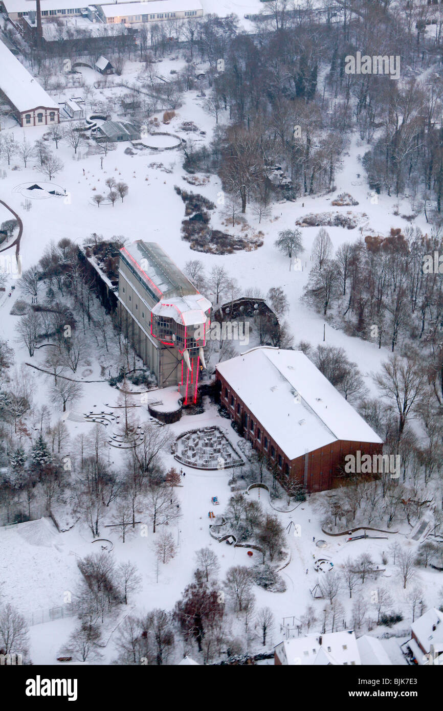 Luftaufnahme, Glaselefant im Schnee, Wahrzeichen von Maximillian Park, Ostwennemar, Hamm, Ruhrgebiet, Nordrhein Westfalen, G Stockfoto