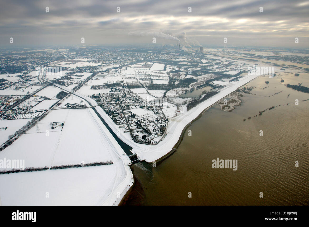 Luftbild, Emscher-Mündung, Rhein Hochwasser, Schnee, Fluss Emscher, Emscher Kurs, Dinslaken, Nordrhein-Westfalen, Deutschland, Eu Stockfoto