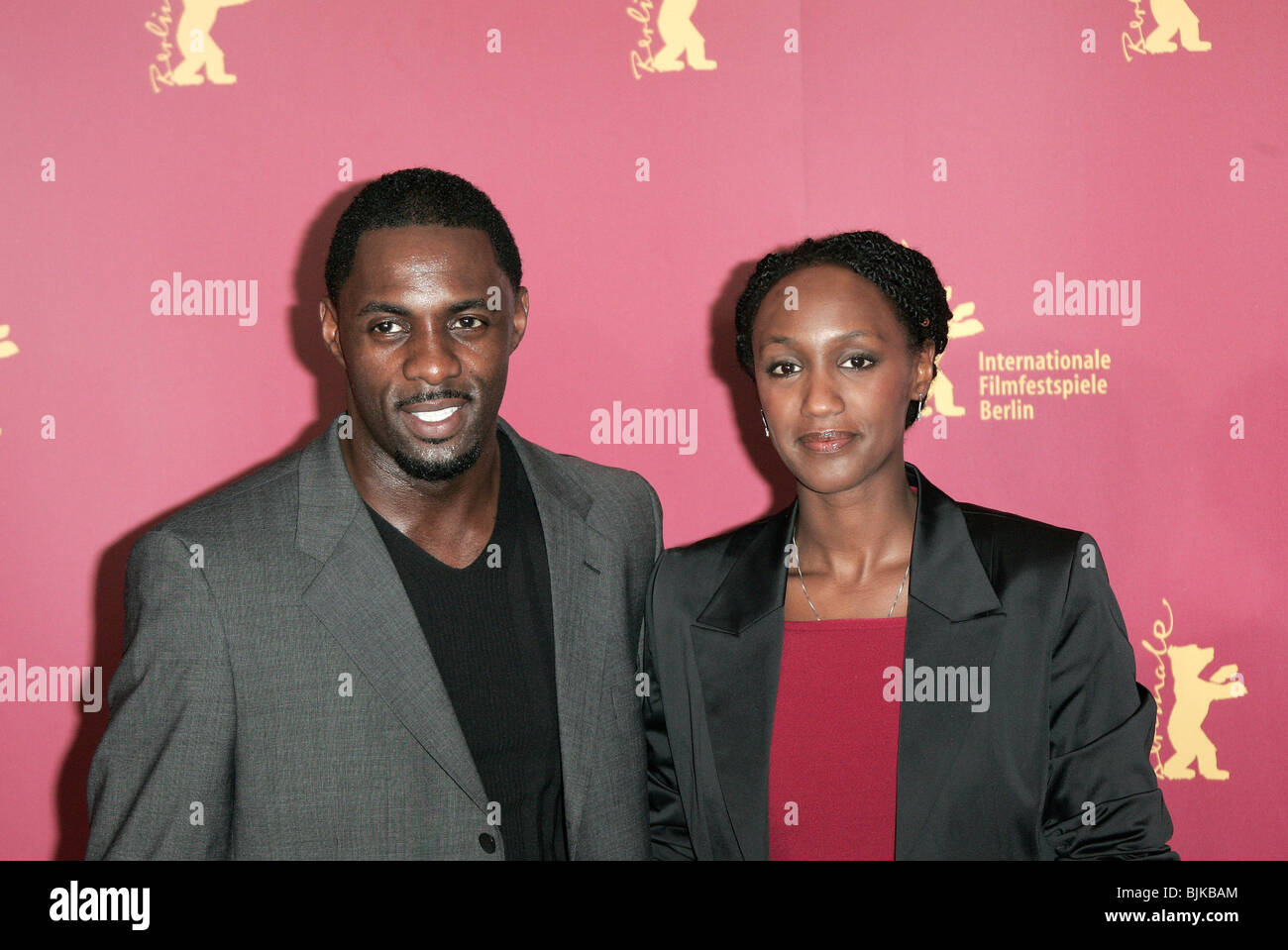 IDRIS ELBA & CAROLE KAREMERA BERLIN FILM FESTIVAL 2005 BERLIN Deutschland 17. Februar 2005 Stockfoto