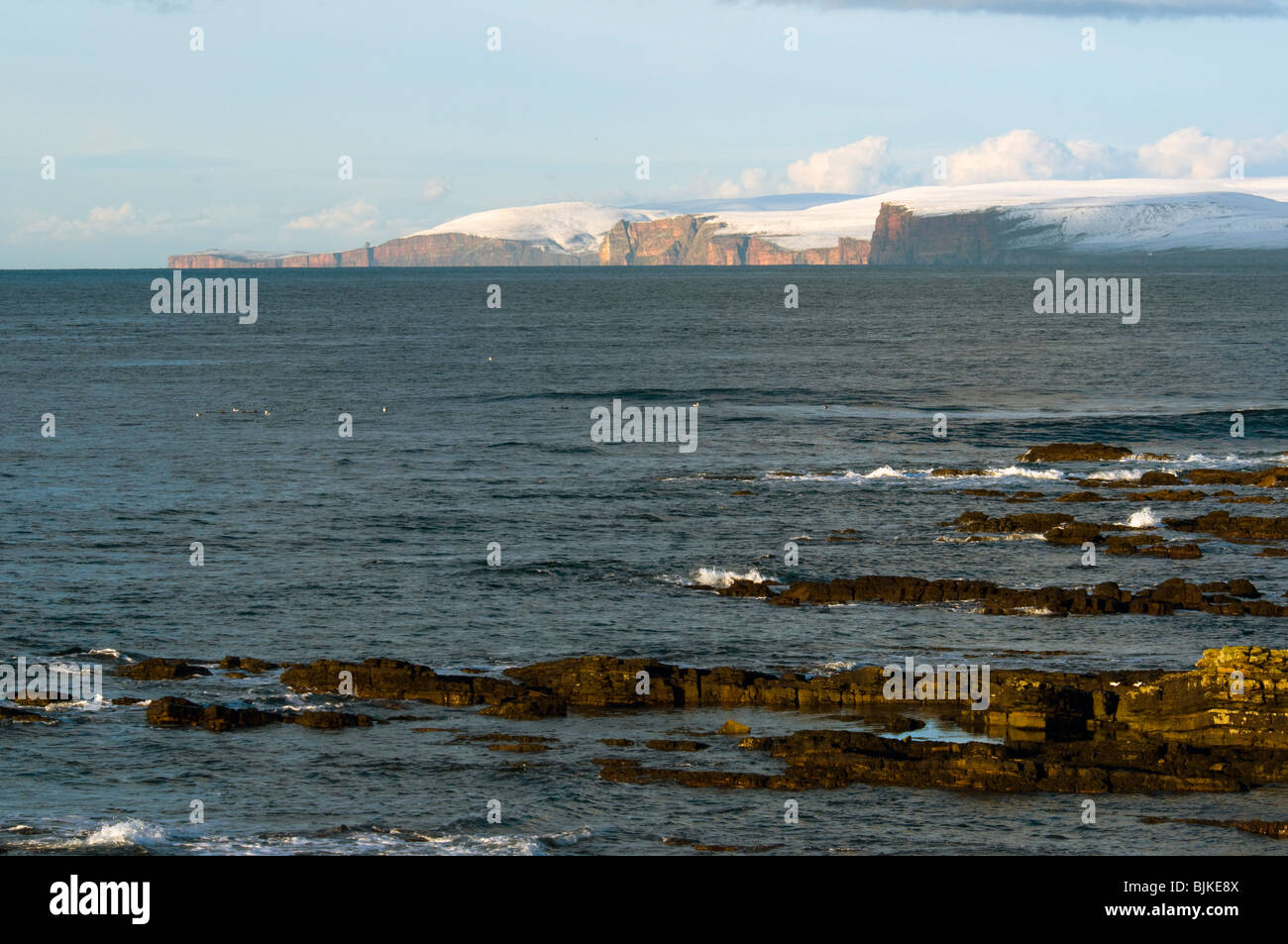 Hafen von die Hügeln von Hoy auf Orkney, von Harrow, Caithness, Schottland, UK Stockfoto
