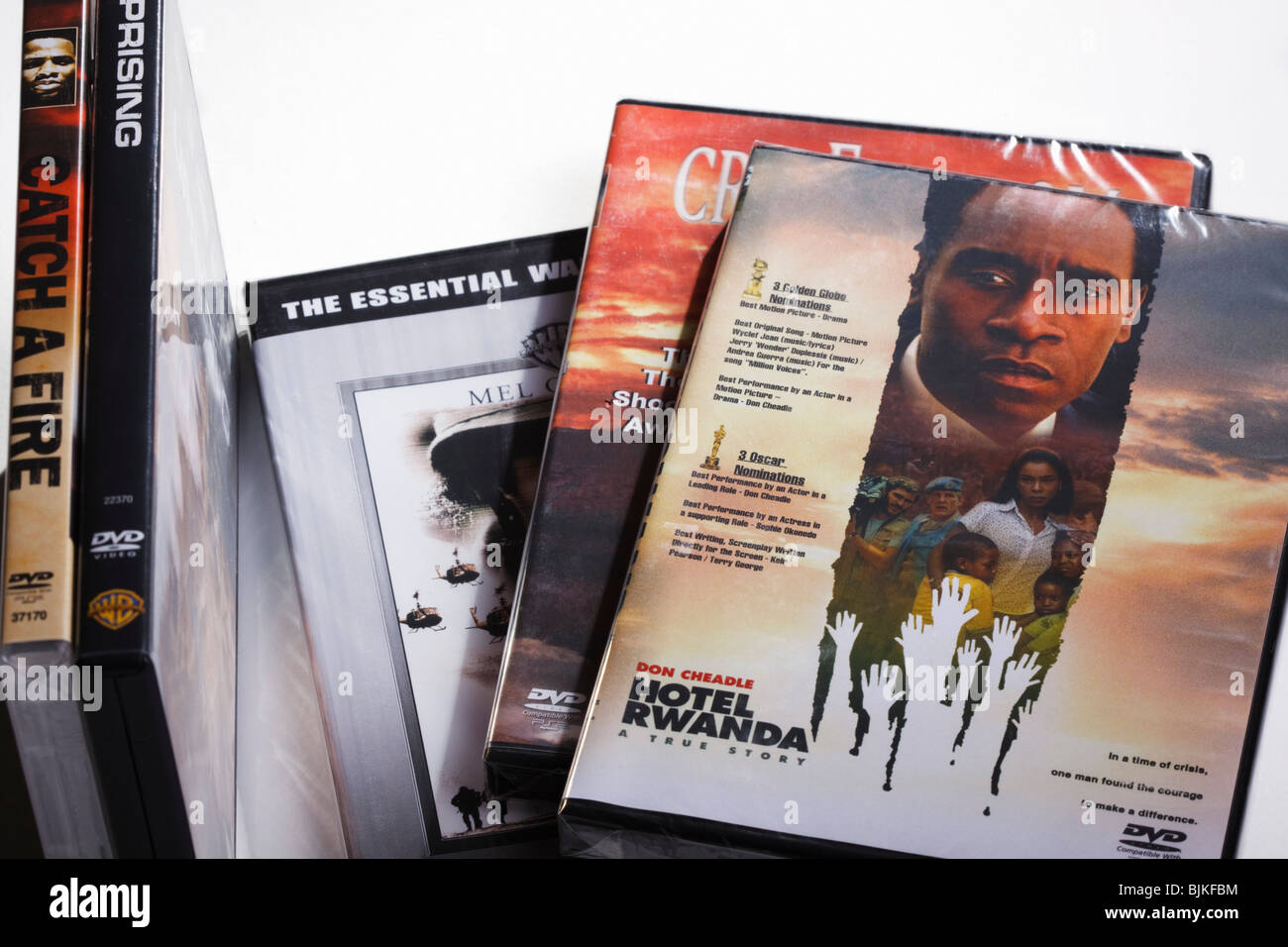 Eine Sammlung von video-DVDs mit populären Filmen. Isoliert. Stockfoto