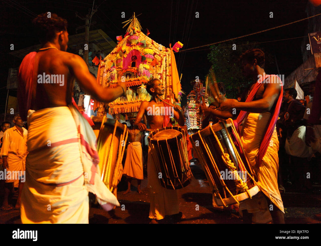 Schlagzeuger, Hindu-Tempel-Festival in Pulinkudi, Bundesstaat Kerala, Indien, Asien Stockfoto