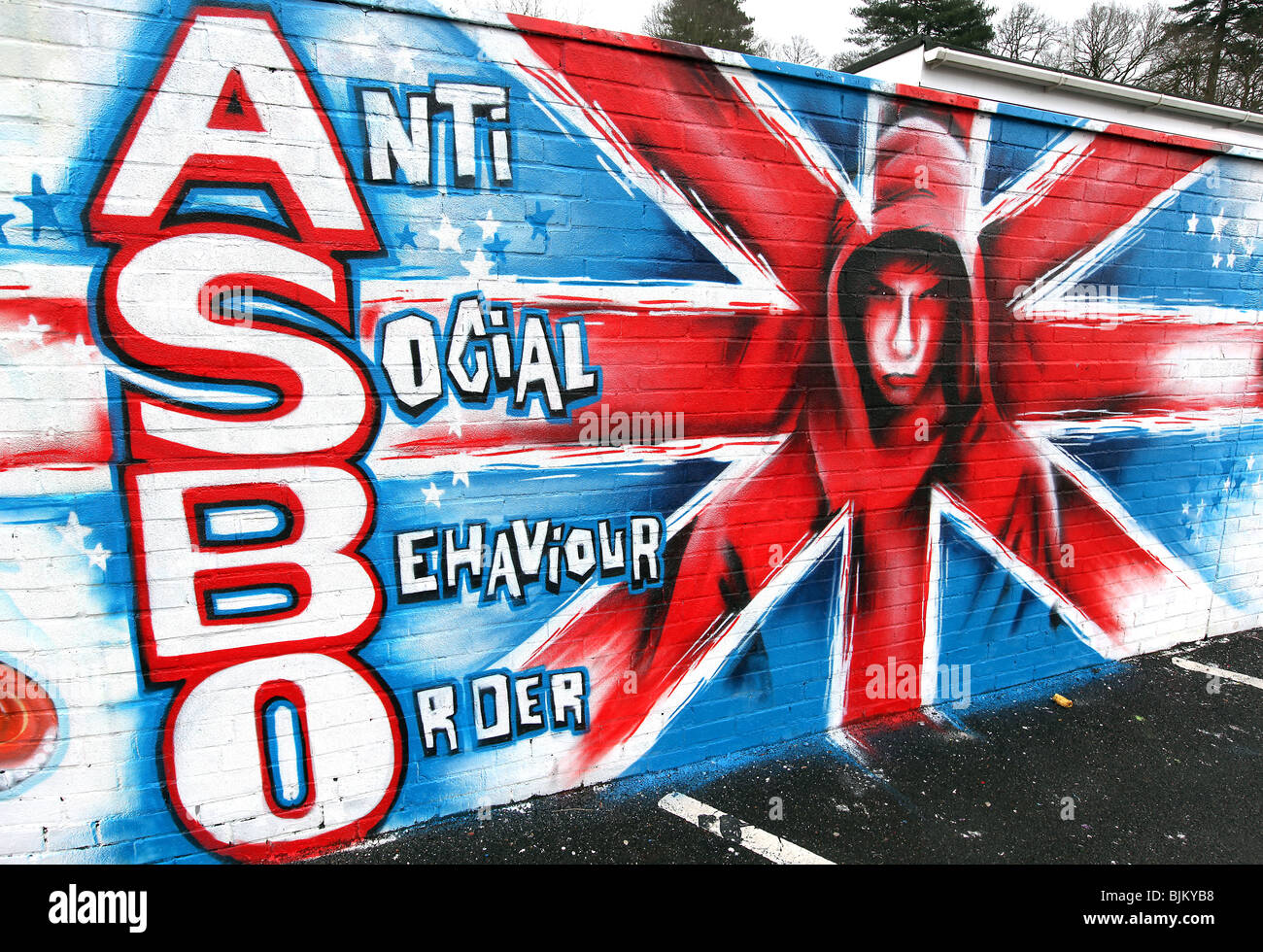 Bild von Mark Passmore / www.markpassmore.com. Grafitti "Hoodie" mit den Worten entdeckt ASBO an einer Wand. Stockfoto