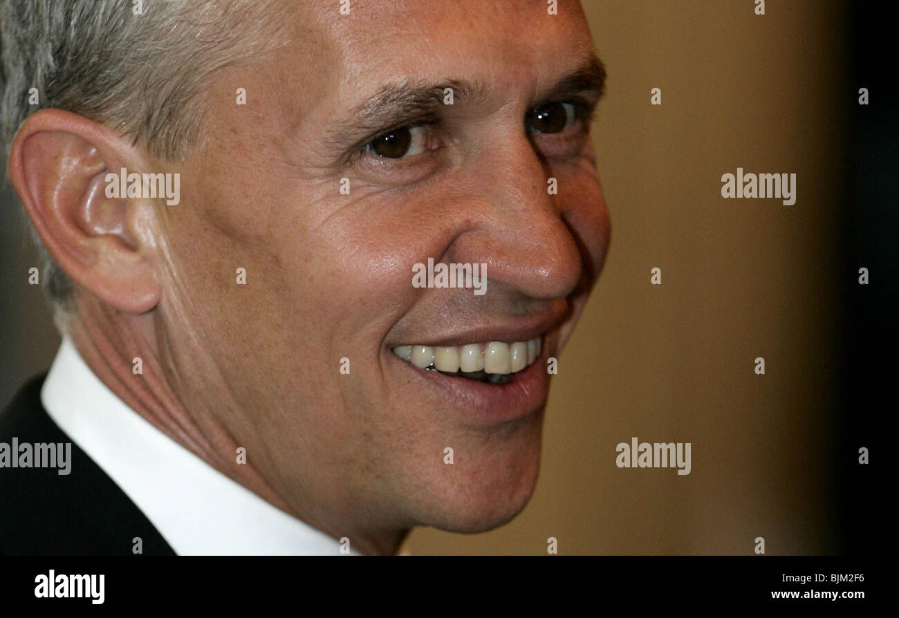 GARY LINEKER gehen mit Krebs BALL 2007 die SAVOY HOTEL LONDON ENGLAND 7. Juni 2007 Stockfoto