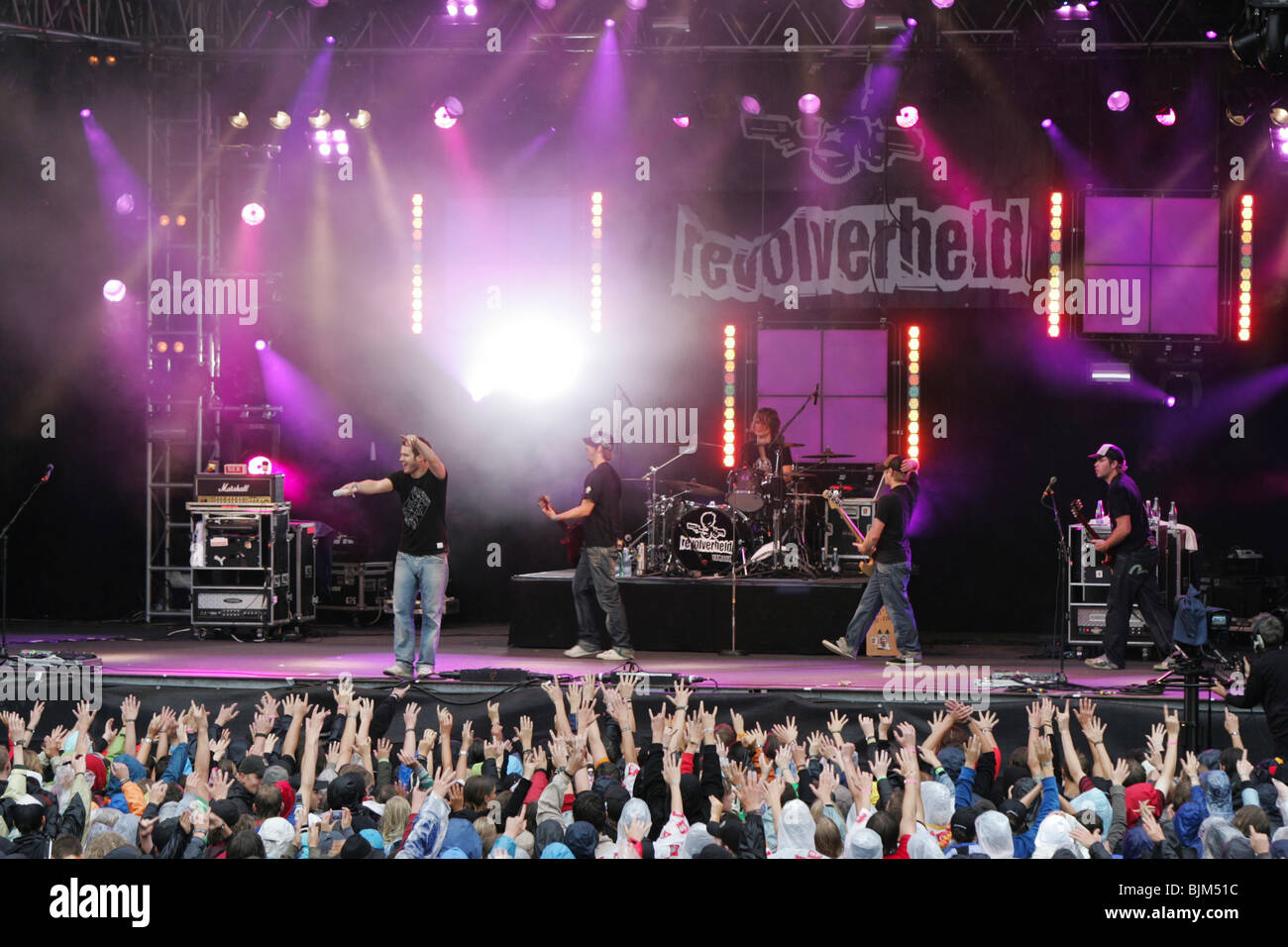 Die deutsche Pop-Rock-Band Revolverheld live auf dem Heitere Open Air in Zofingen, Aargau, Schweiz Stockfoto
