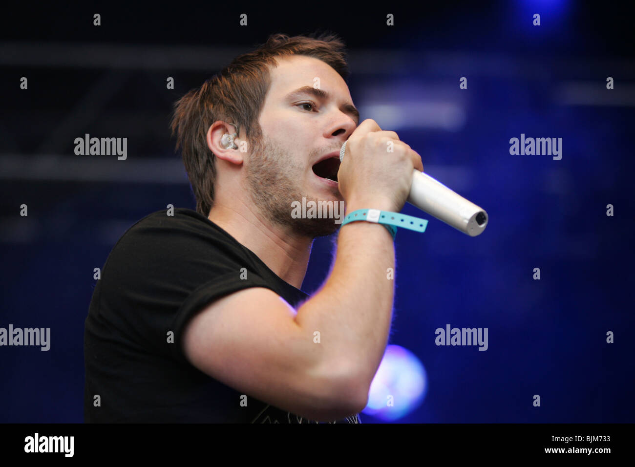 Johannes Strate, Sänger und Frontmann der deutschen Pop-Rock-Band Revolverheld live auf dem Heitere Open Air in Zofingen, Aargau, Stockfoto