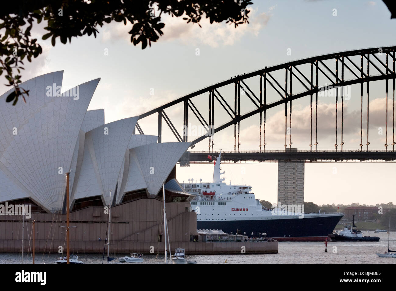 Sydney Opera House und Boote im Hafen von Sydney, New South Wales, Australien Stockfoto