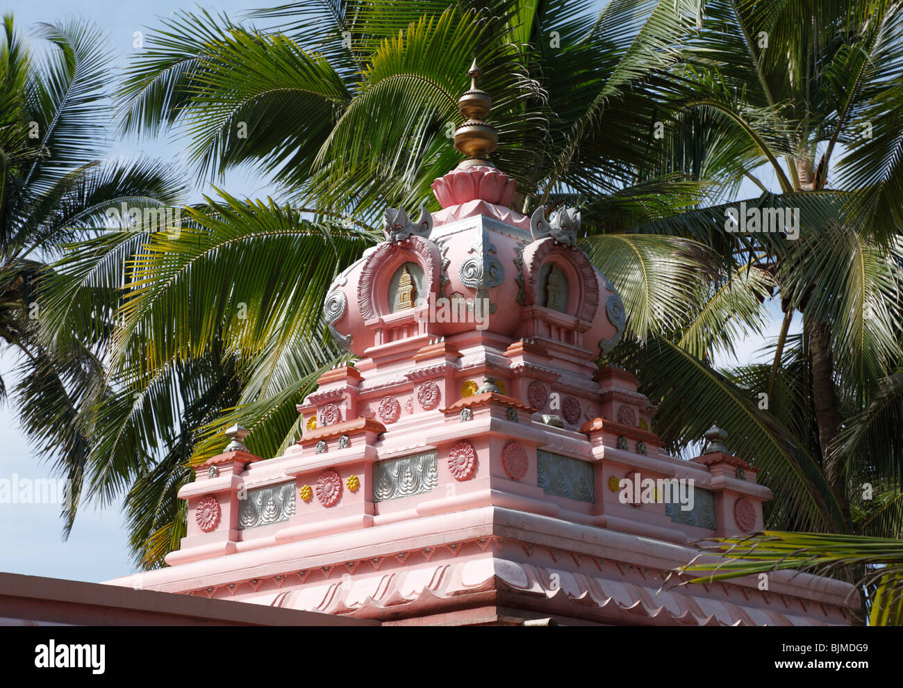 Hindu-Tempel südlich von Vizhnijam, Malabarian Coast, Malabar, Kerala Zustand, Indien, Asien Stockfoto