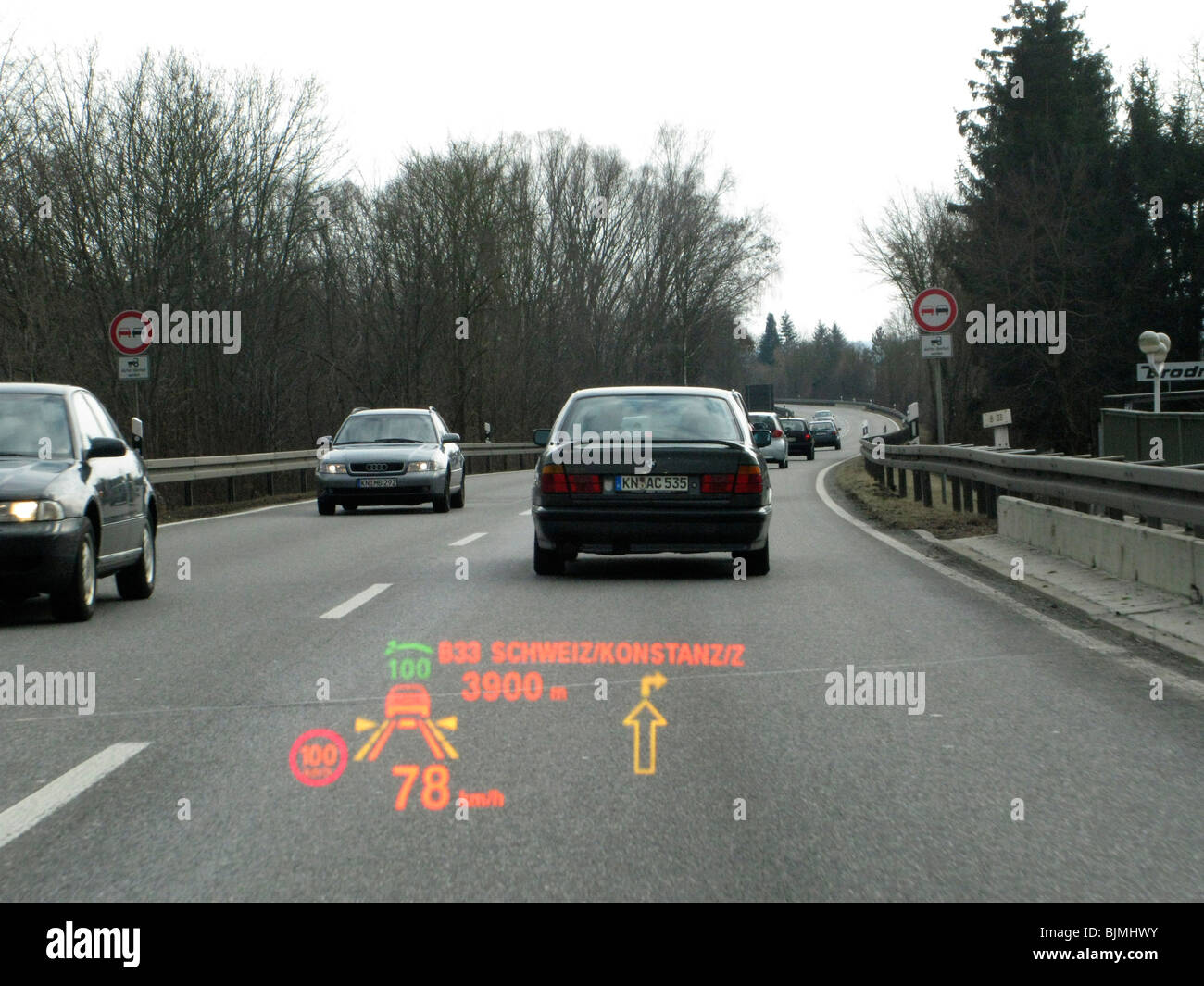 BMW 730d Limousine, F01 Typenschlüssel mit Head-Up-Display HUD, Navigation, Fahrerassistenz-Systeme, wie z. B. Abstandsradar, Blind Stockfoto