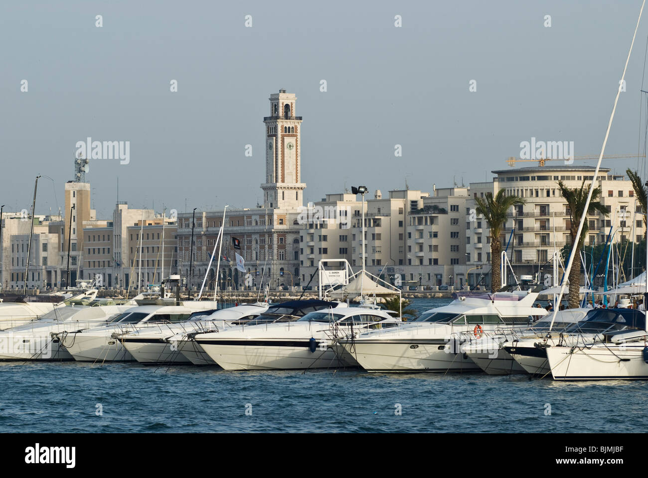 Italien, Apulien, Bari, Hafen Mit Jachten | Italien, Apulien, Bari, Hafen mit Yachten Stockfoto