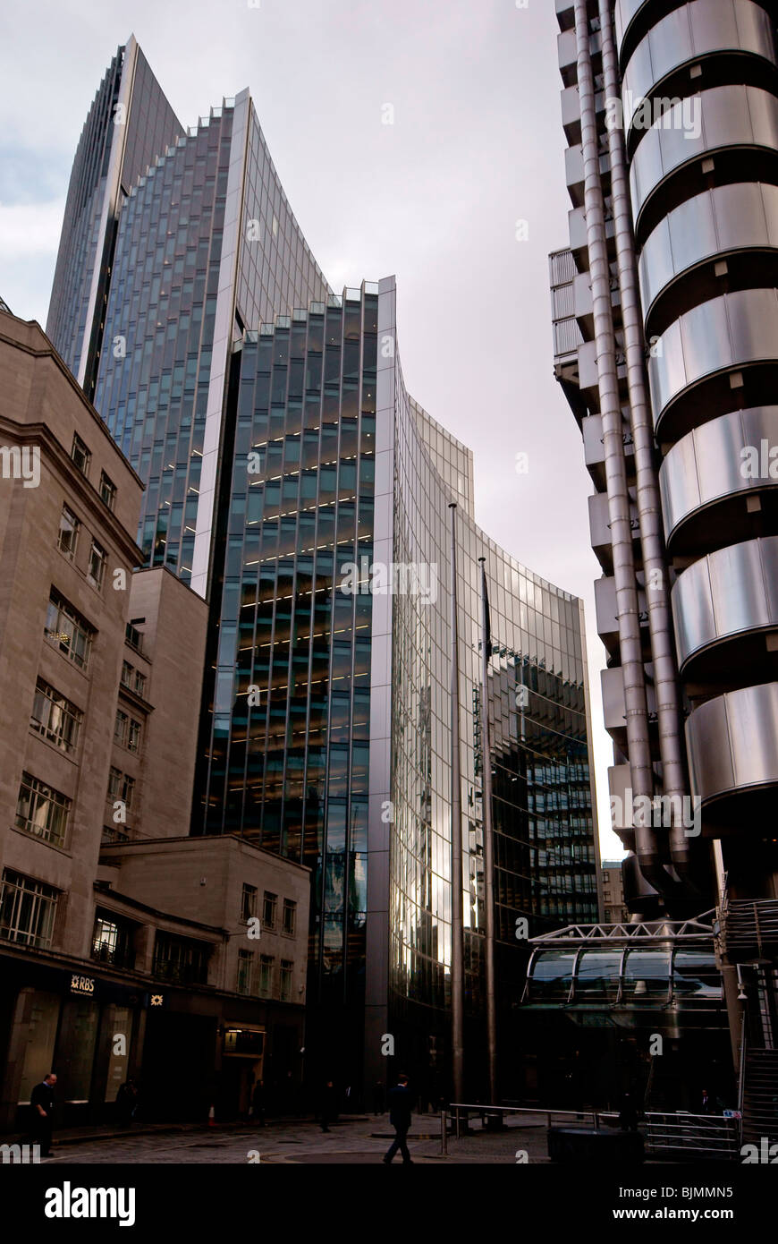 Der Willis Tower mit der Lloyds Gebäude auf der rechten Seite Stockfoto