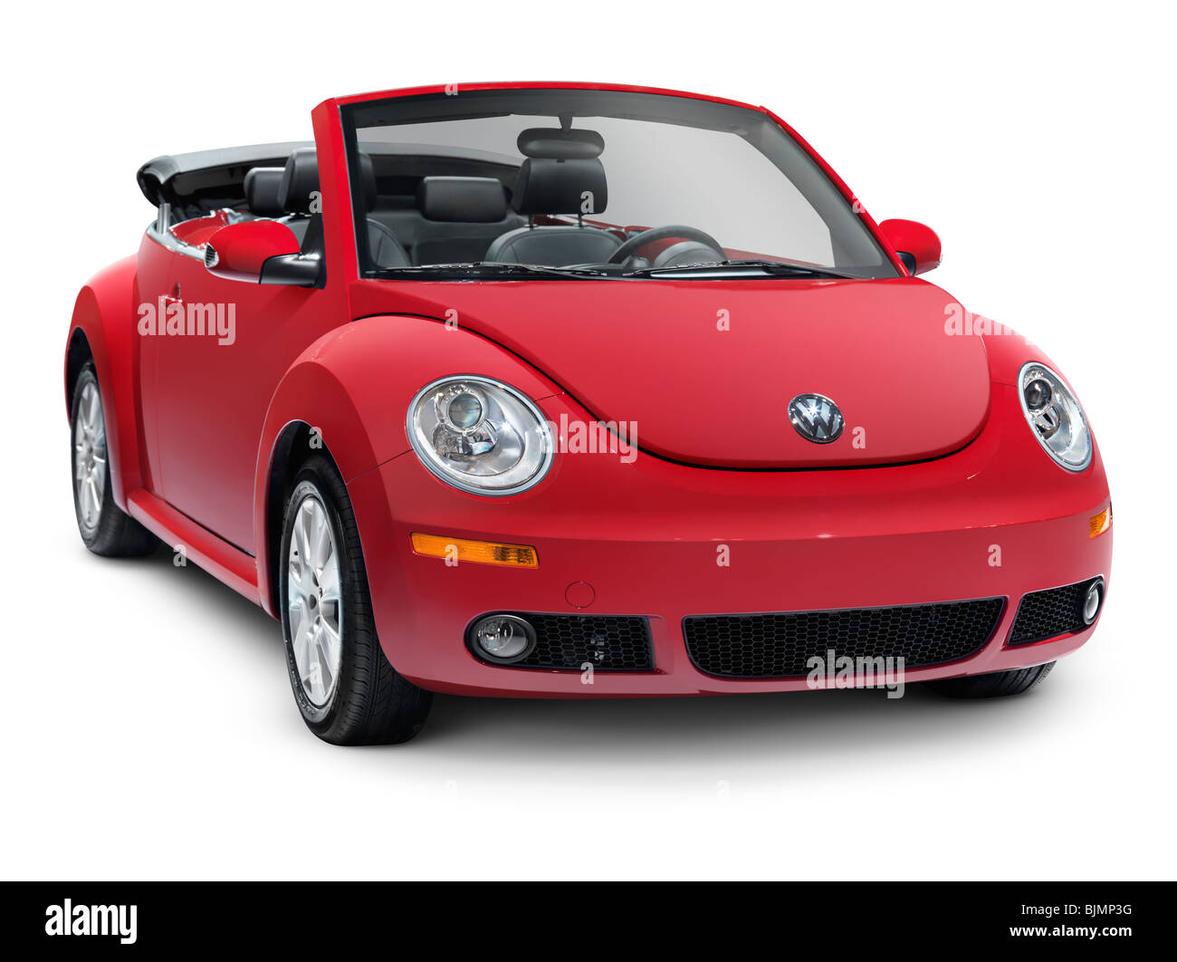 Führerschein erhältlich unter MaximImages.com - Rot 2010 Volkswagen New Beetle Cabriolet isoliert auf weißem Hintergrund mit Clipping-Pfad Stockfoto