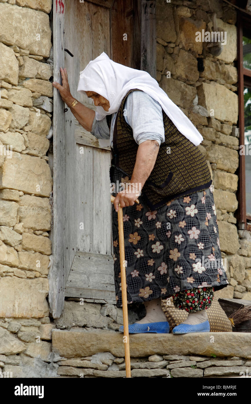 Alte Frau in einem Dorf Nomad, Manavgat, Türkei Stockfoto